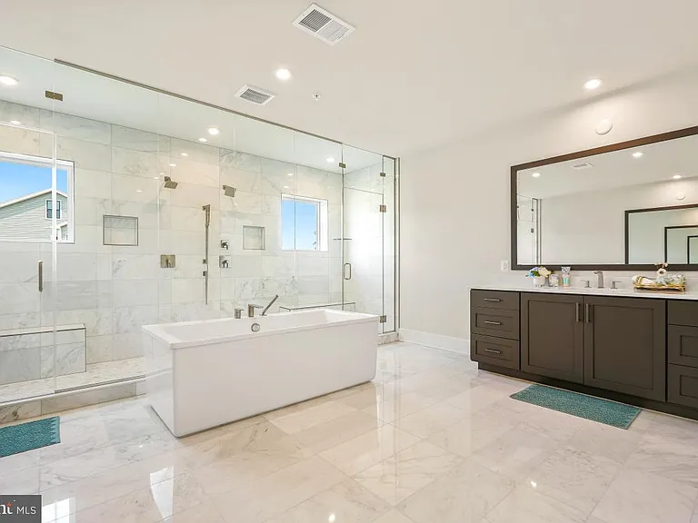 12321 Potomac Hunt Rd — Photo 44