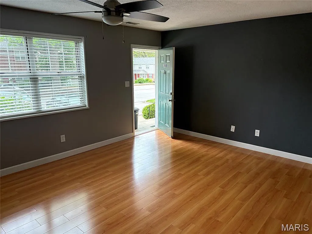 Building Photo - 1520 E Swan Cir