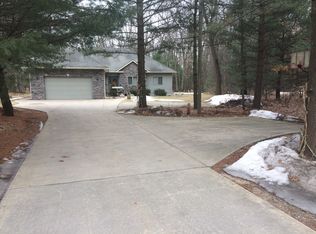 2000 Pleasant Oak Dr, Muskegon, MI 49445