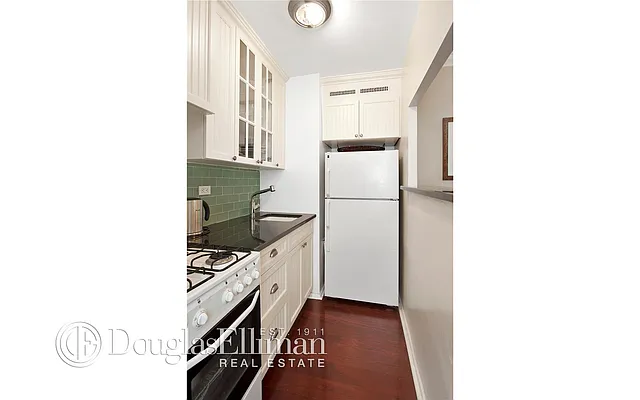 Sold by Douglas Elliman | media 16