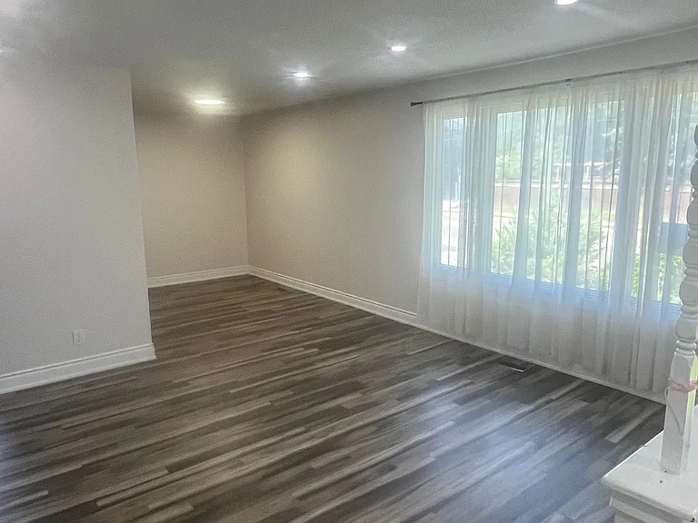 75 McMurchy Ave S #UPPER — Photo 3