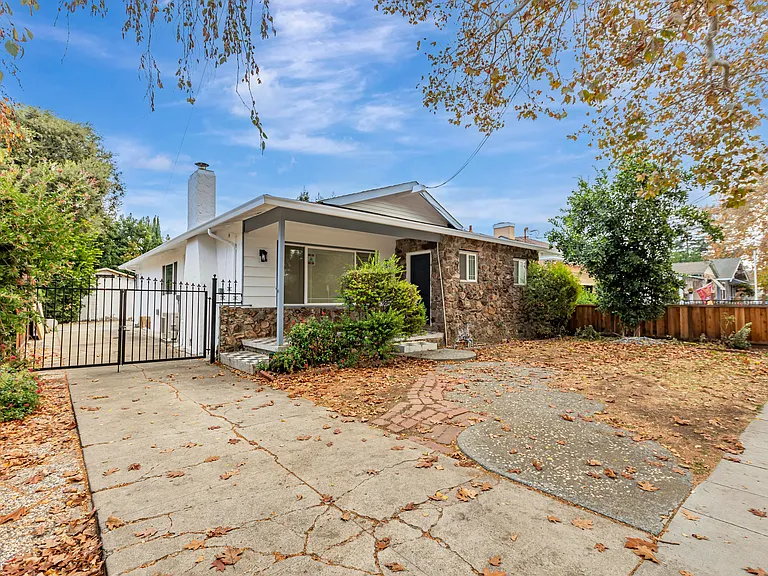 412 Menker Ave #B — Photo 10