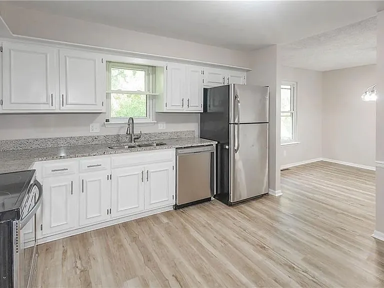 14723 S Wyandotte Dr — Photo 3