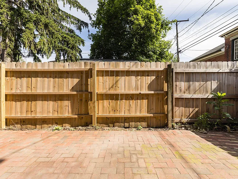 800 E Cherry St — Photo 22