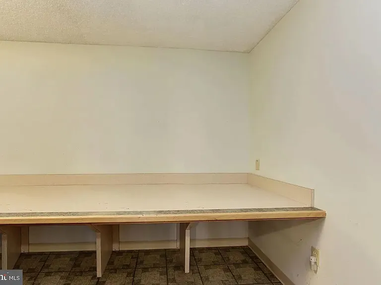 208 Goldsborough Dr — Photo 21