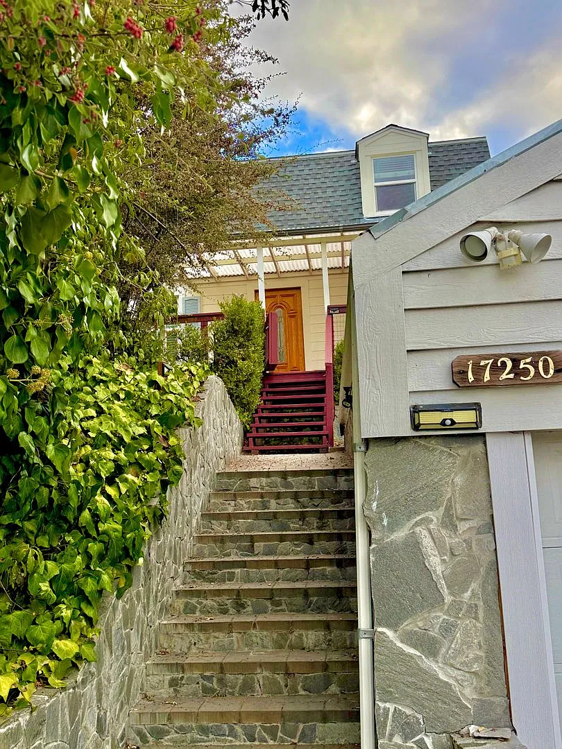Now Available! | $3,690 | Charming 3br/2ba Castro Valley Hillside Home W/ Scenic Views! — Photo 3