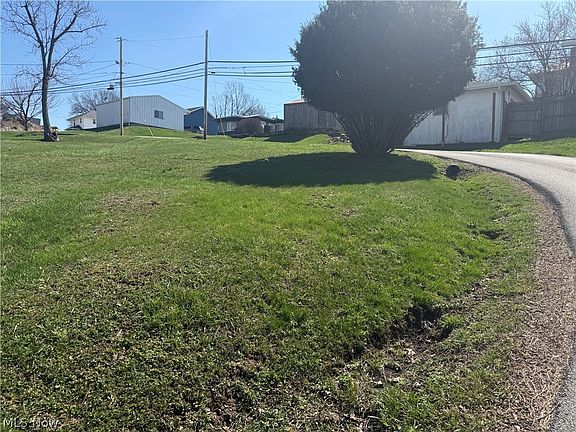 2nd image of 126 Oak St
