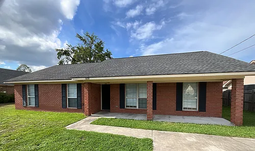 1635 Latham Ct Photo 1
