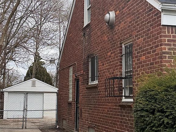 3rd image of 9526 Littlefield St