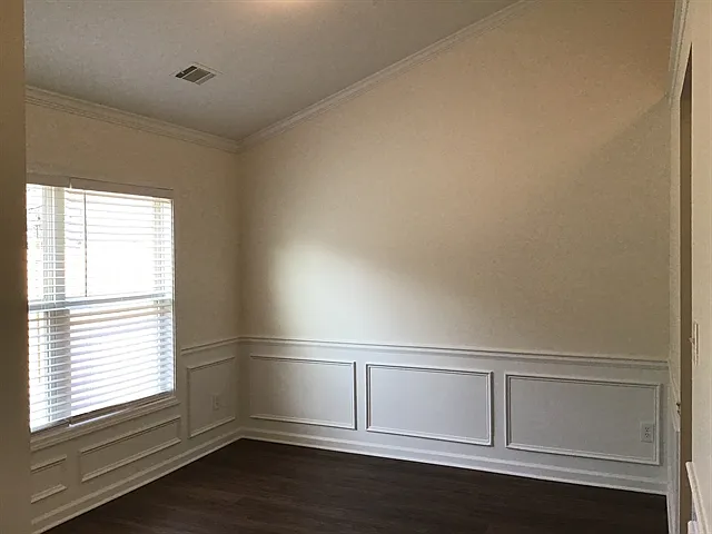 2512 Walnut Tree Ln — Photo 7