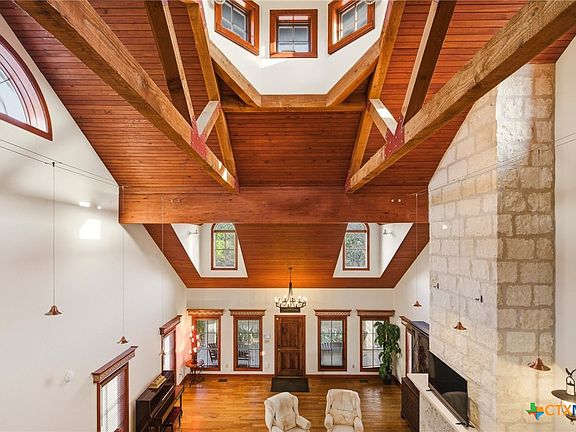 5th image of 597 Krause Rd