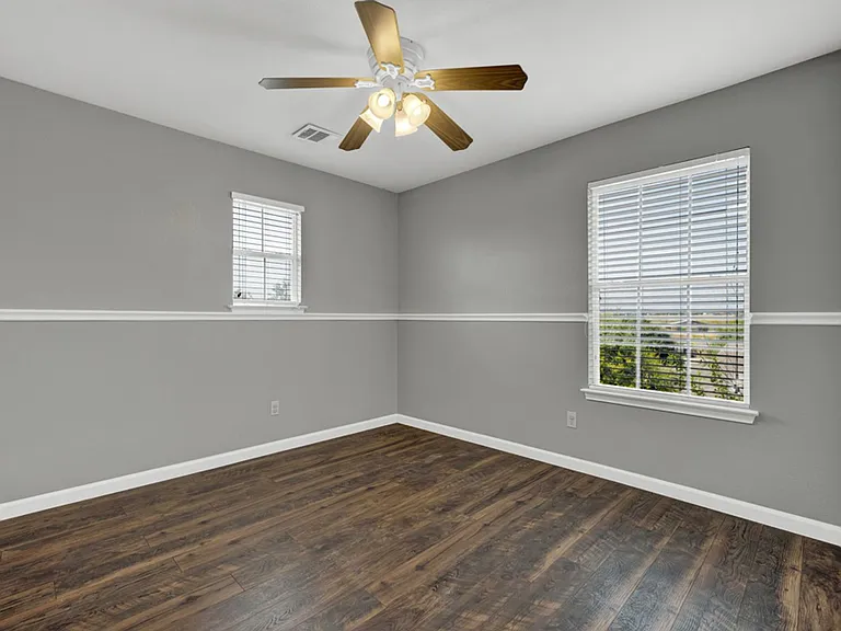 400 Summer Dr — Photo 30