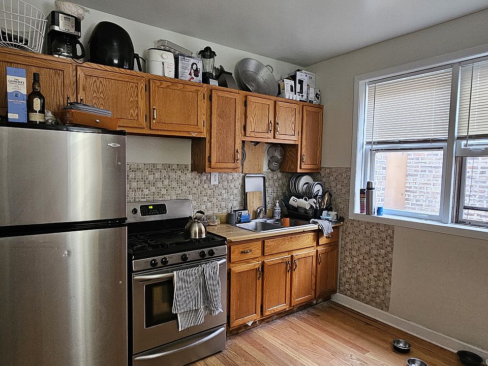 1st image of 3523 W Montrose Ave
