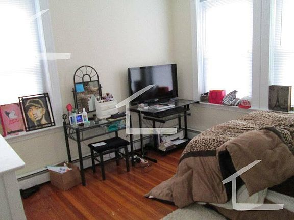 5th image of 94 Pleasant St APT 002