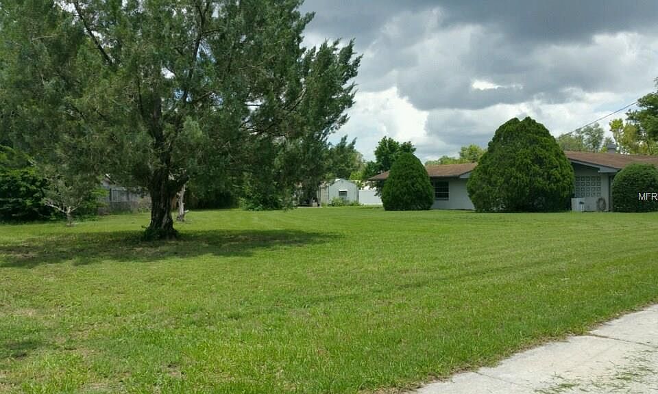 2nd image of 14 W Highbanks Rd