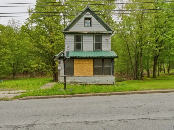 34 Preston St, Camden, NY 13316