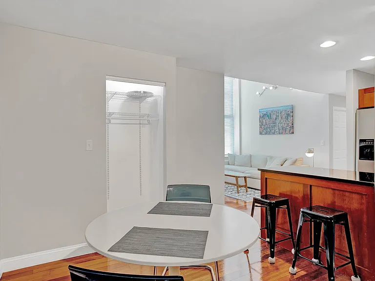 841 Parker St #206 — Photo 8