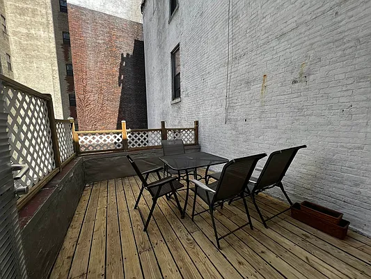 Rented by Salon Realty Corp | media 4