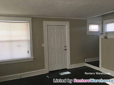 3rd image of 4927 S Benton Ave