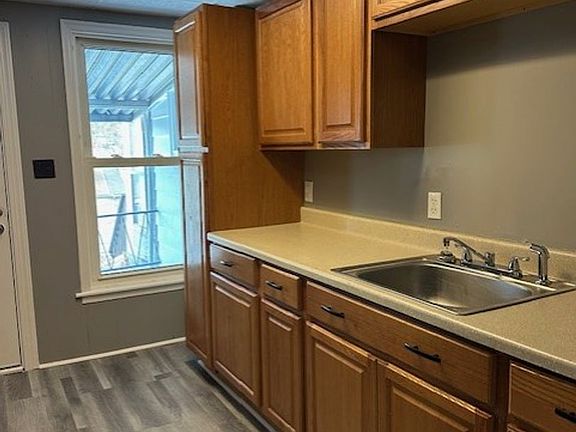 5th image of 441 Catherine St