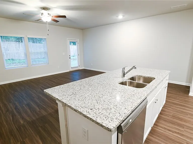 115 Village Green Dr #166 — Photo 9