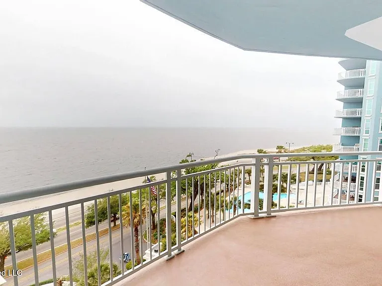 2230 Beach Dr #706 — Photo 2