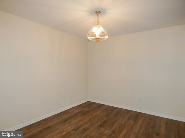 2105 Lexington Mews — Photo 17