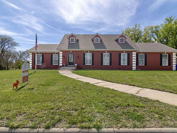 3rd image of 1252 Miller Dr