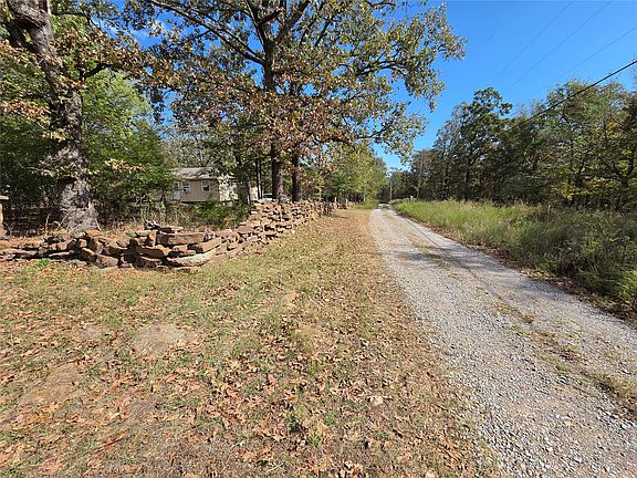 2nd image of 211 W Hulbert Dr