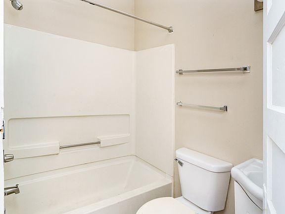 4th image of 3105 4th Ave S #2