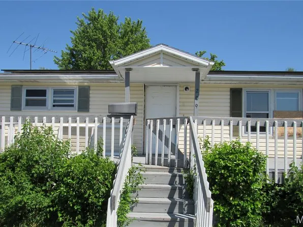 209 W 2nd South St, Mount Olive, IL 62069
