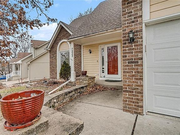 4th image of 7332 N Congress Ave