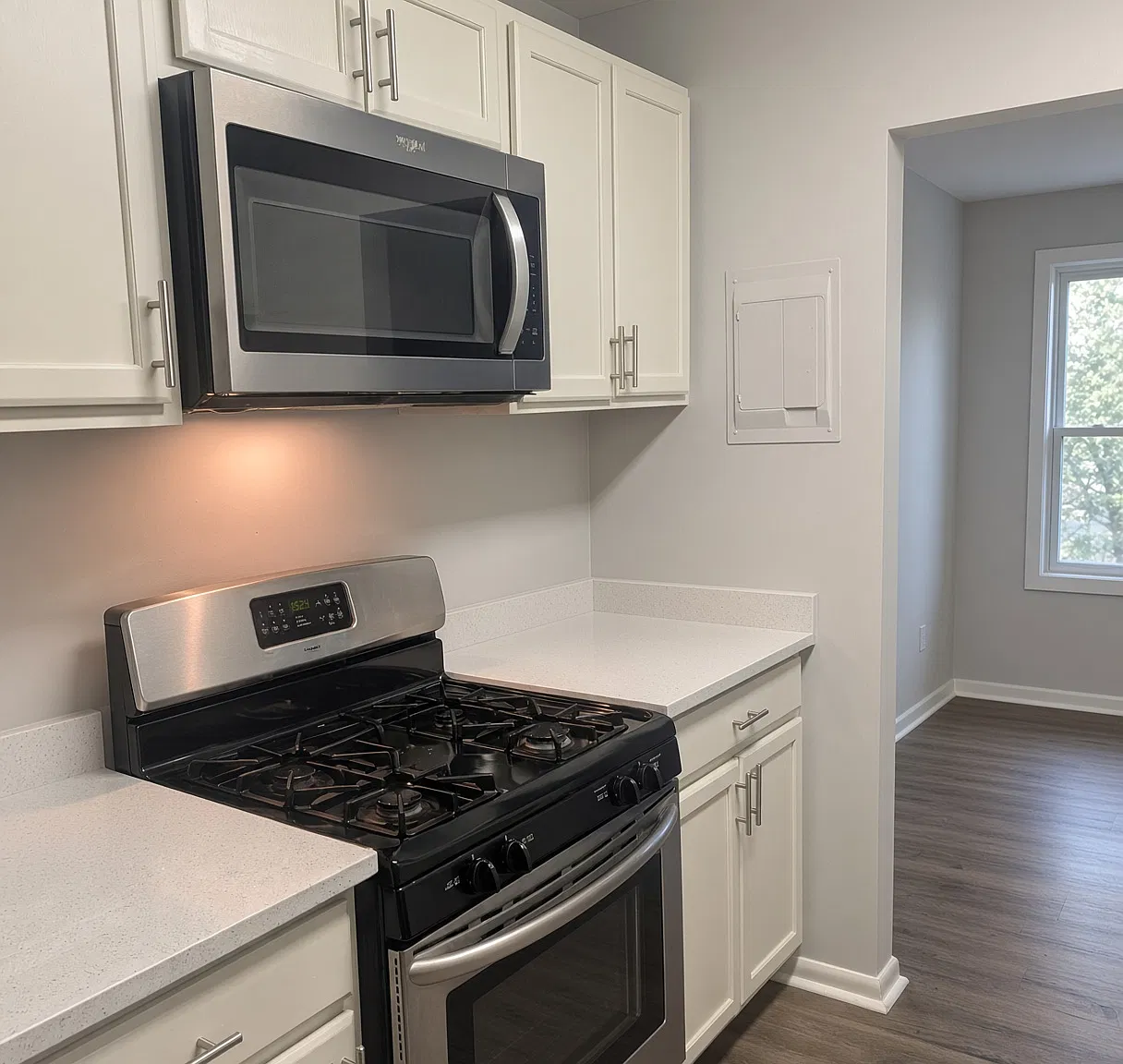1 bed, 682 sqft, $1,900 — Photo 3