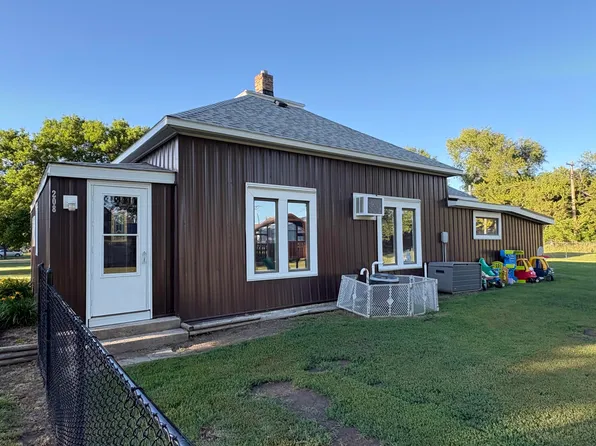 208 N Cotton St, Mount Vernon, SD 57363