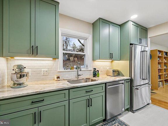 4th image of 11403 Fairoak Dr