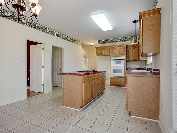 2nd image of 1165 Belle Ave