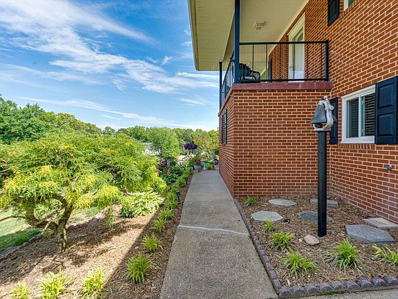 4th image of 4022 Belvoir Pines Dr