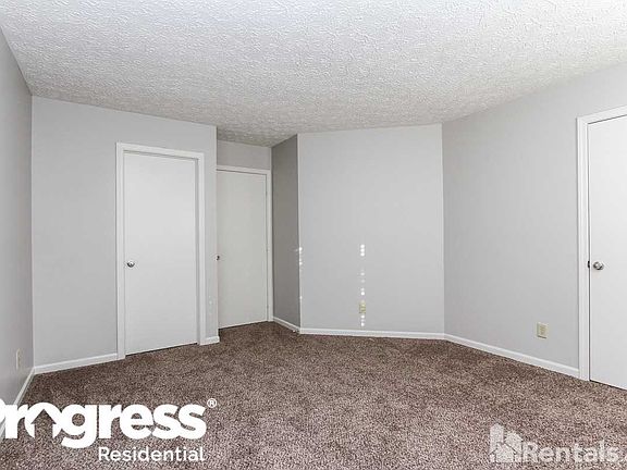 5th image of 4465 Connaught Dr W