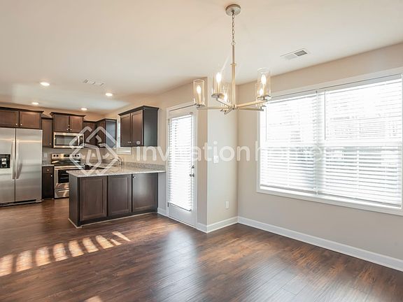 5th image of 1606 Gambill Wood Dr