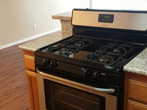 4th image of 13138 Moorpark St APT 7