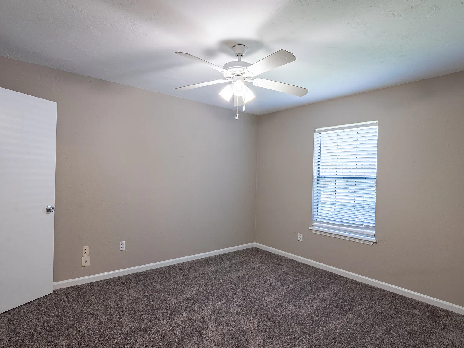 Tanager Apartments — Photo 4