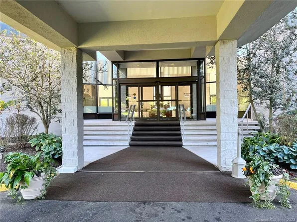 3200 Park Avenue #2D2, Bridgeport, CT 06604