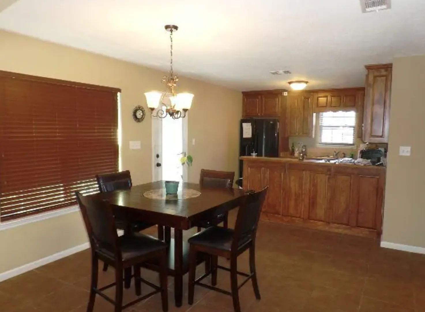 3 bed, 1397 sqft, $1,600 — Photo 3