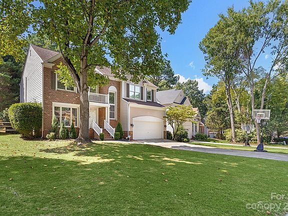 3rd image of 4911 Benthaven Ln