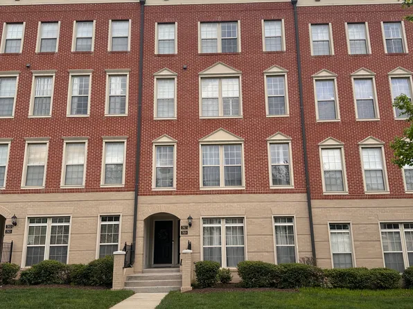 7917 Crescent Park Dr, Gainesville, VA 20155