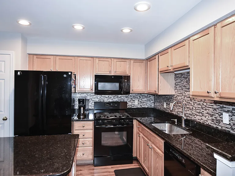 109 Shirley Sq SE — Photo 16