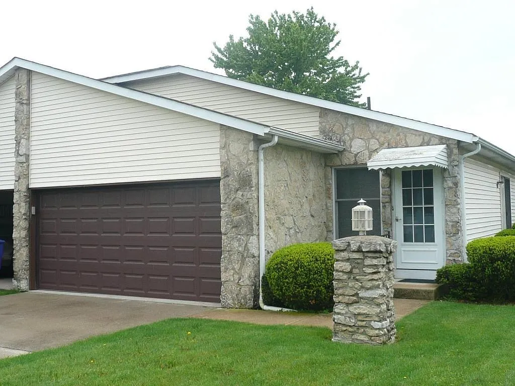 550 Executive Blvd photo 1