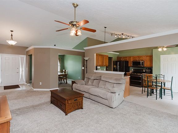 3rd image of 4492 Longmeadow Ln
