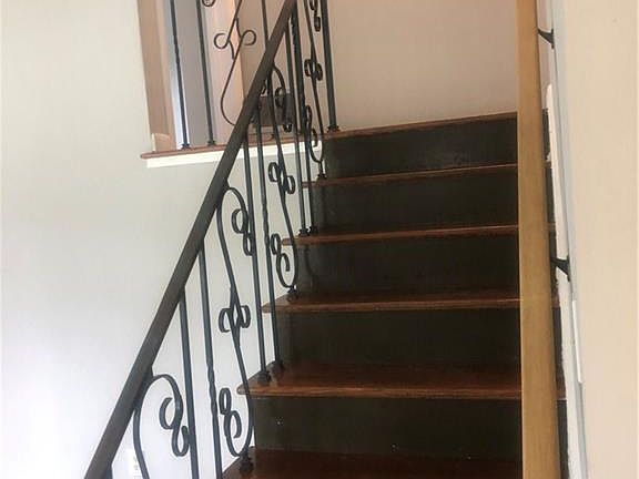 3rd image of 4205 Edinburgh Dr