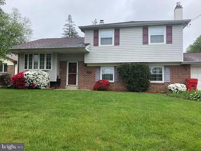 341 Acorn Dr photo 1